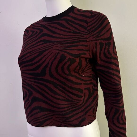 ɢᴜᴄ ᴛᴇᴅ ʙᴀᴋᴇʀ ᴛɪɢᴇʀ ꜱᴛʀɪᴘᴇꜱ ʟᴏɴɢ ꜱʟᴇᴇᴠᴇ ᴘᴜʟʟᴏᴠᴇʀ ᴄᴀʀᴅɪɢᴀɴ ᴄʀᴏᴘ ꜱᴡᴇᴀᴛᴇʀ - Picture 11 of 13